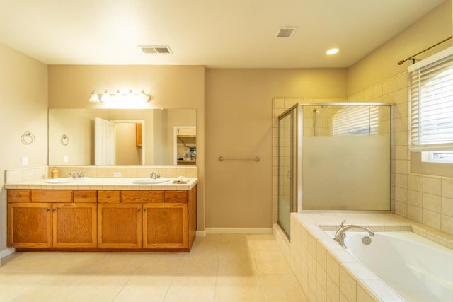 3374 Keats Avenue, Clovis, CA 93619