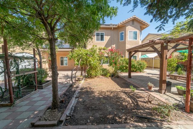 3374 Keats Avenue, Clovis, CA 93619