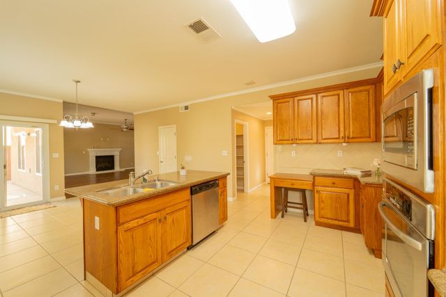 3374 Keats Avenue, Clovis, CA 93619