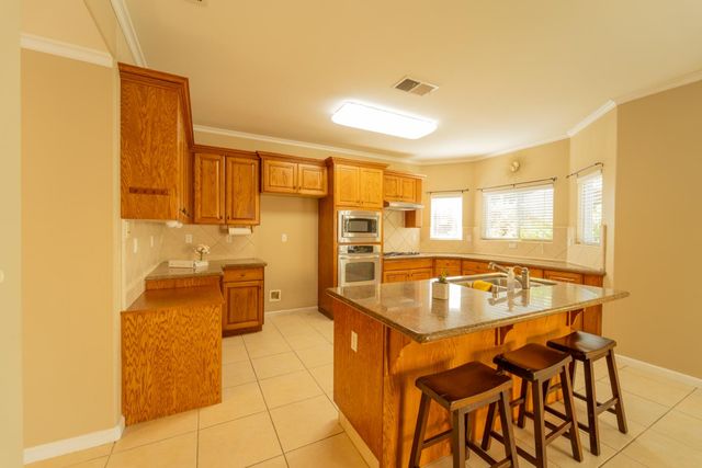 3374 Keats Avenue, Clovis, CA 93619