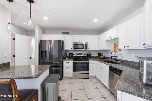 4534 E AMBERWOOD Drive, Phoenix, AZ 85048