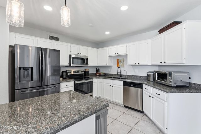 4534 E AMBERWOOD Drive, Phoenix, AZ 85048