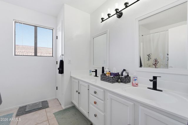 4534 E AMBERWOOD Drive, Phoenix, AZ 85048