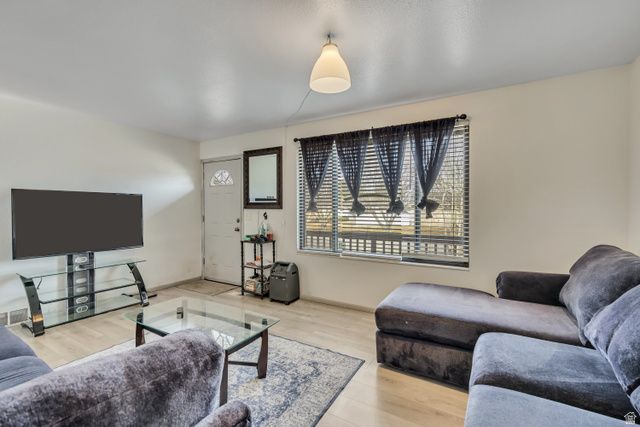 5276 S HUNTINGTON CIR, Taylorsville, UT 84129