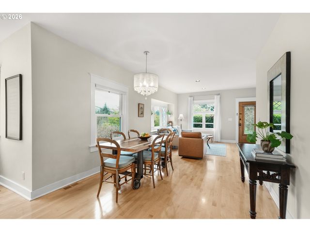 1361 Sw BROADWAY Dr, Portland, OR 97201