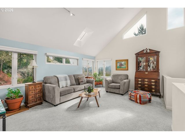 1361 Sw BROADWAY Dr, Portland, OR 97201