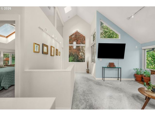 1361 Sw BROADWAY Dr, Portland, OR 97201