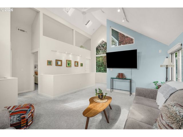 1361 Sw BROADWAY Dr, Portland, OR 97201