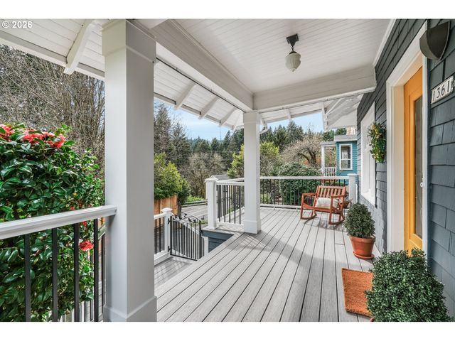 1361 Sw BROADWAY Dr, Portland, OR 97201