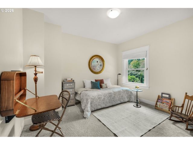 1361 Sw BROADWAY Dr, Portland, OR 97201