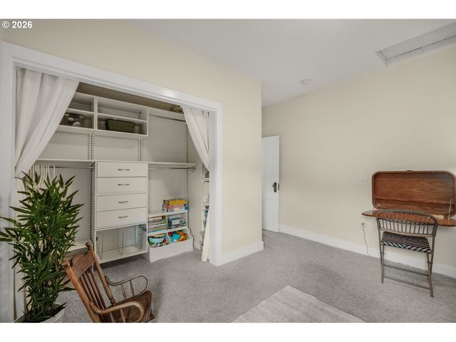 1361 Sw BROADWAY Dr, Portland, OR 97201