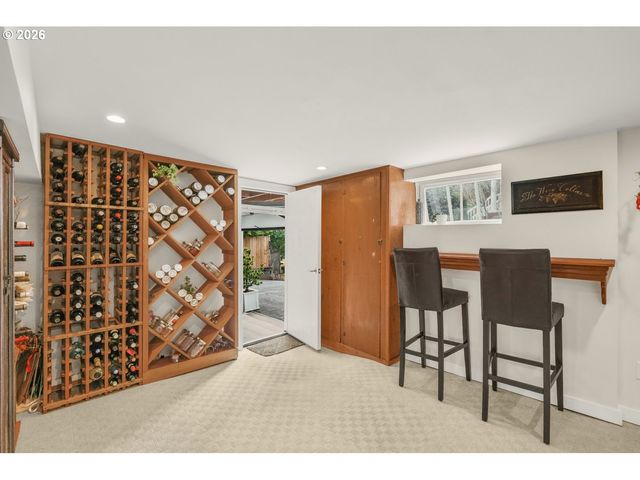 1361 Sw BROADWAY Dr, Portland, OR 97201