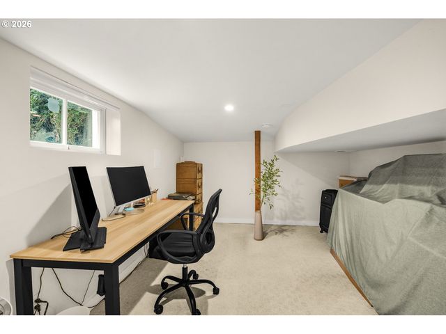 1361 Sw BROADWAY Dr, Portland, OR 97201