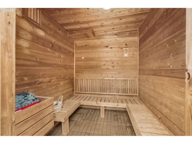 1361 Sw BROADWAY Dr, Portland, OR 97201