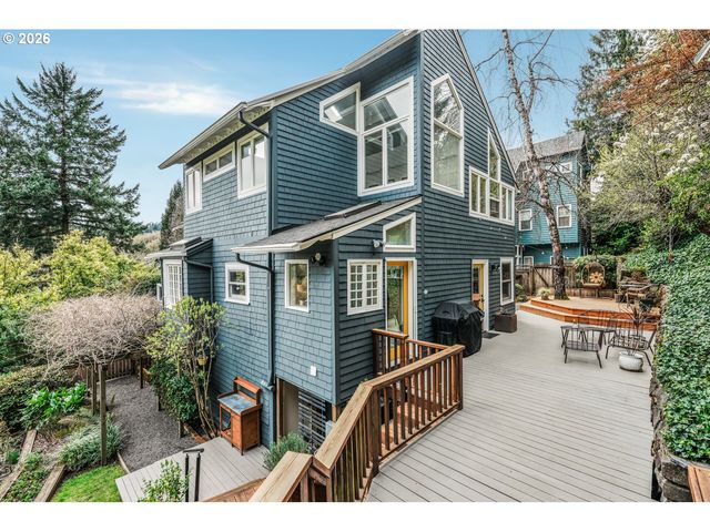 1361 Sw BROADWAY Dr, Portland, OR 97201