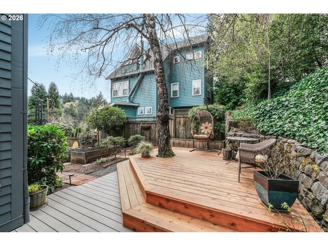 1361 Sw BROADWAY Dr, Portland, OR 97201