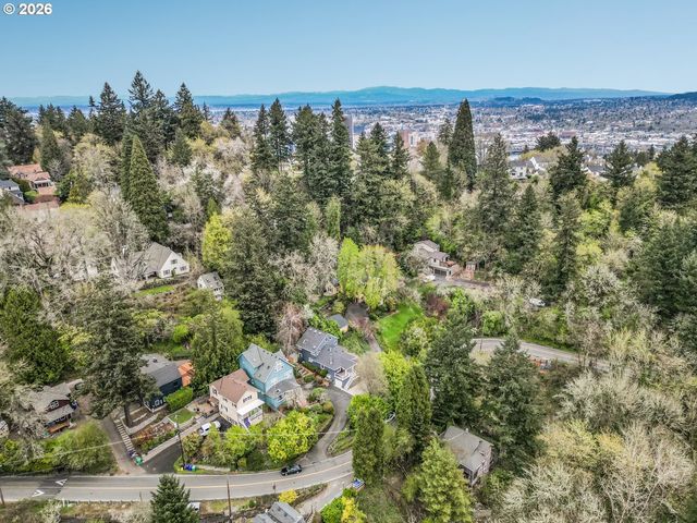 1361 Sw BROADWAY Dr, Portland, OR 97201