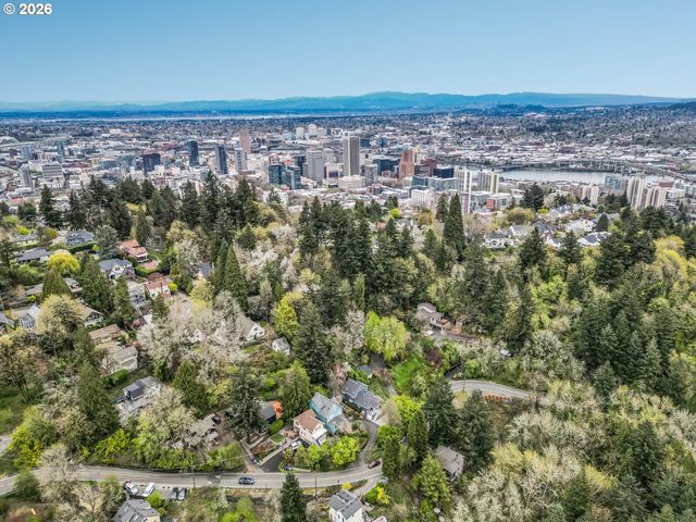 1361 Sw BROADWAY Dr, Portland, OR 97201