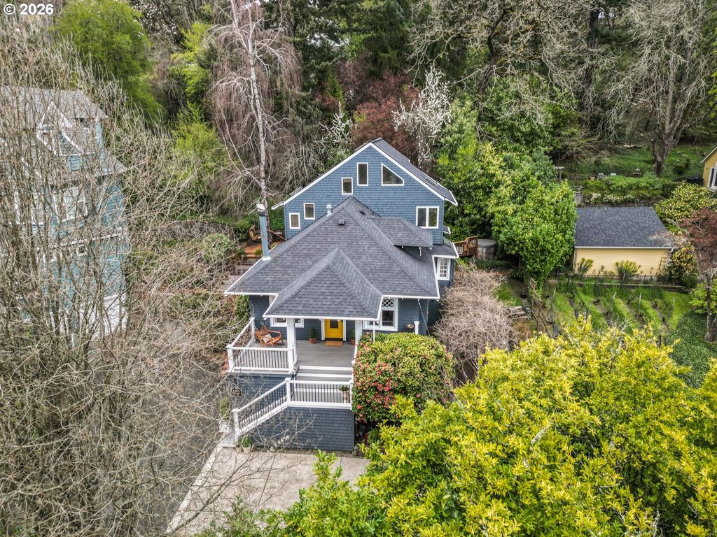 1361 Sw BROADWAY Dr, Portland, OR 97201