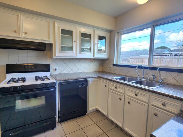 4214 Wuthering Heights Drive, Houston, TX 77045