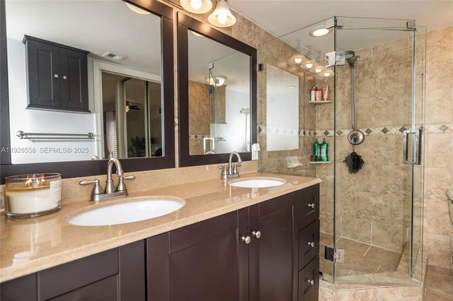 11006 N Harmony Lake Circle, Davie, FL 33324