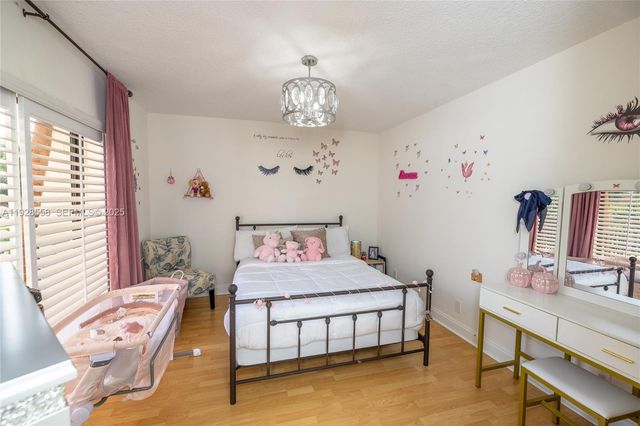 11006 N Harmony Lake Circle, Davie, FL 33324