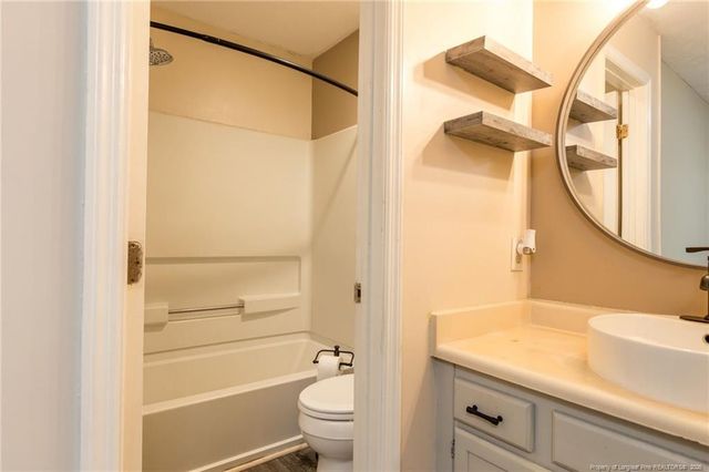 6944 Calamar Drive, Fayetteville, NC 28314