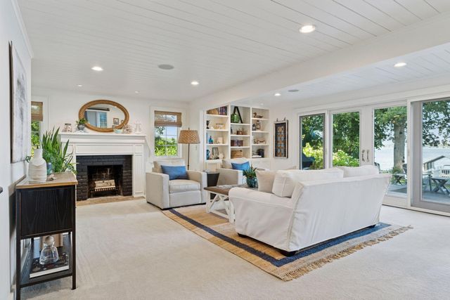 215 W Point Road, Tonka Bay, MN 55331
