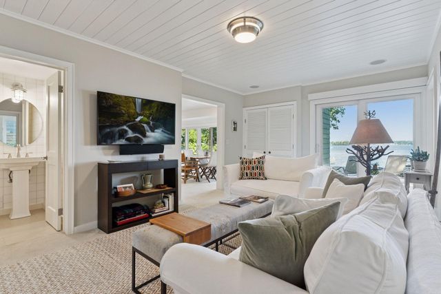 215 W Point Road, Tonka Bay, MN 55331