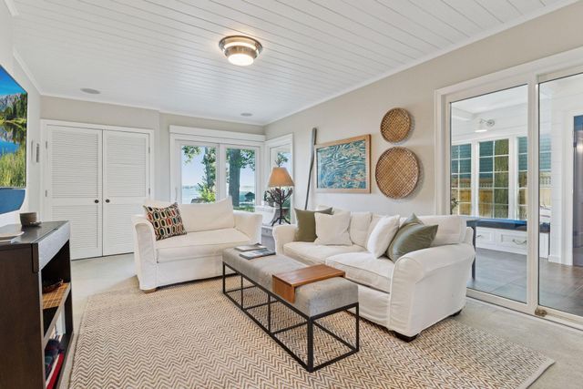215 W Point Road, Tonka Bay, MN 55331