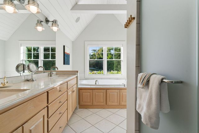 215 W Point Road, Tonka Bay, MN 55331
