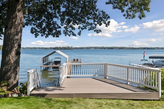 215 W Point Road, Tonka Bay, MN 55331