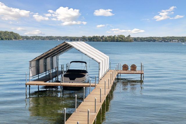 215 W Point Road, Tonka Bay, MN 55331