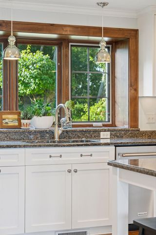 215 W Point Road, Tonka Bay, MN 55331