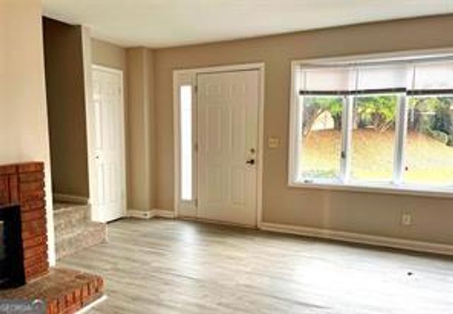 136 Old Ferry Way, Roswell, GA 30076