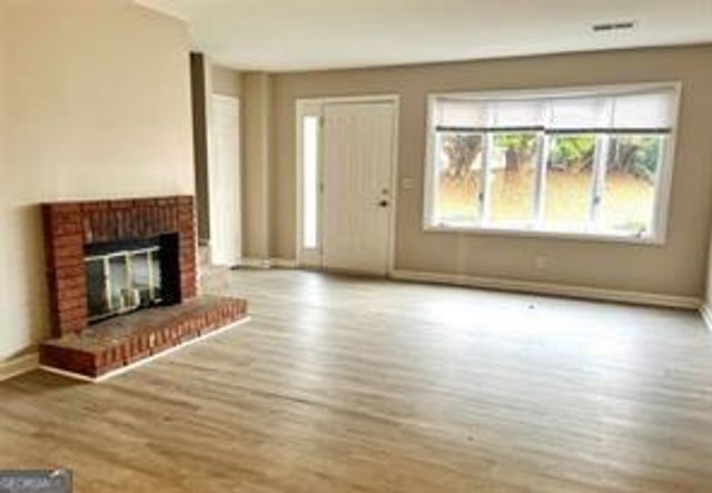 136 Old Ferry Way, Roswell, GA 30076