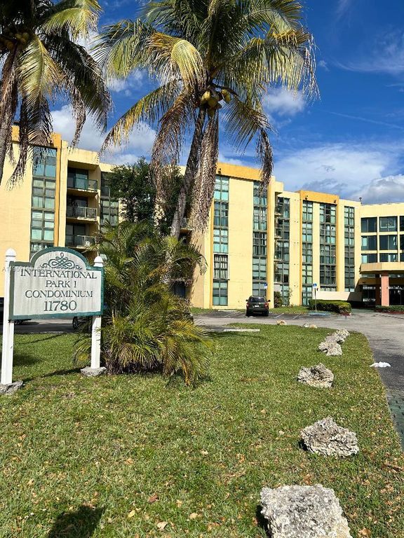 11780 SW 18th St 202-2, Miami, FL 33175