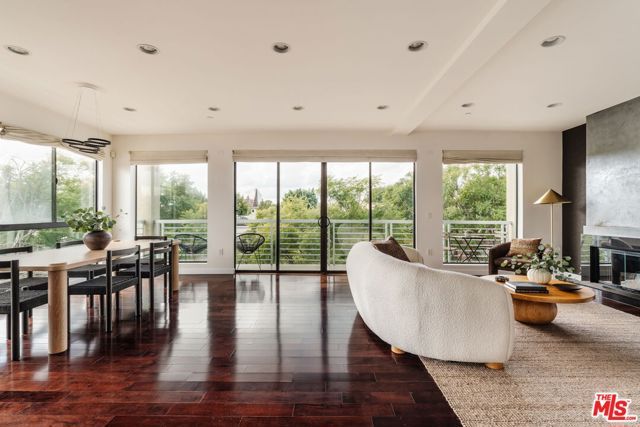 812 N Croft Avenue 301, West Hollywood, CA 90069