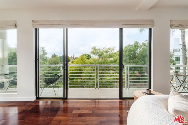 812 N Croft Avenue 301, West Hollywood, CA 90069