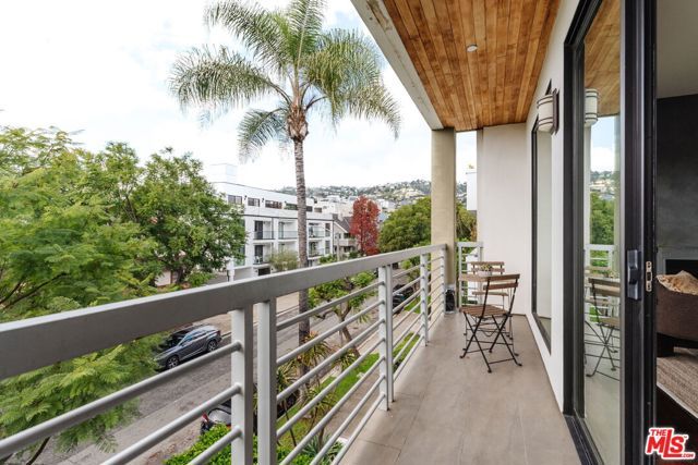 812 N Croft Avenue 301, West Hollywood, CA 90069