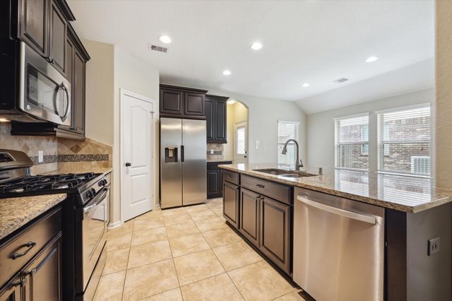 208 Morgan Isle Lane, Dickinson, TX 77539