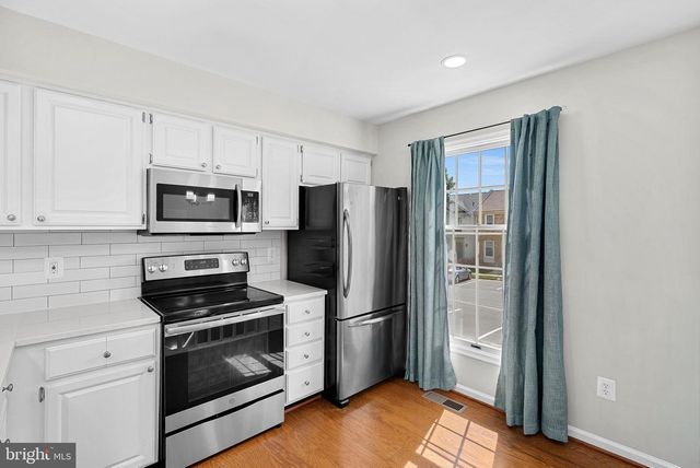 6511 SKYLEMAR TRL, Centreville, VA 20121