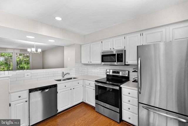 6511 SKYLEMAR TRL, Centreville, VA 20121