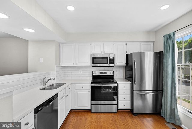 6511 SKYLEMAR TRL, Centreville, VA 20121