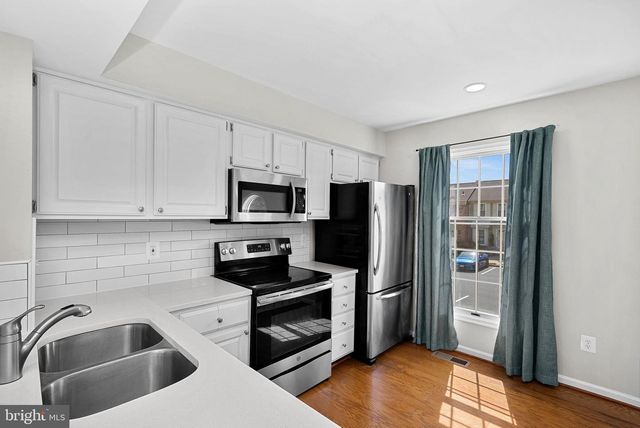 6511 SKYLEMAR TRL, Centreville, VA 20121