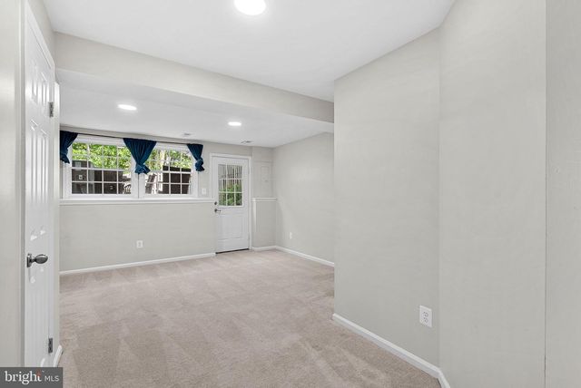 6511 SKYLEMAR TRL, Centreville, VA 20121