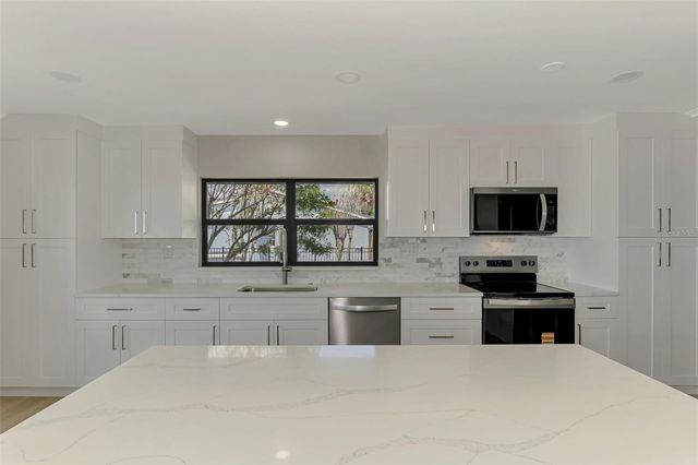 1822 RIVERSIDE DRIVE E, Bradenton, FL 34208