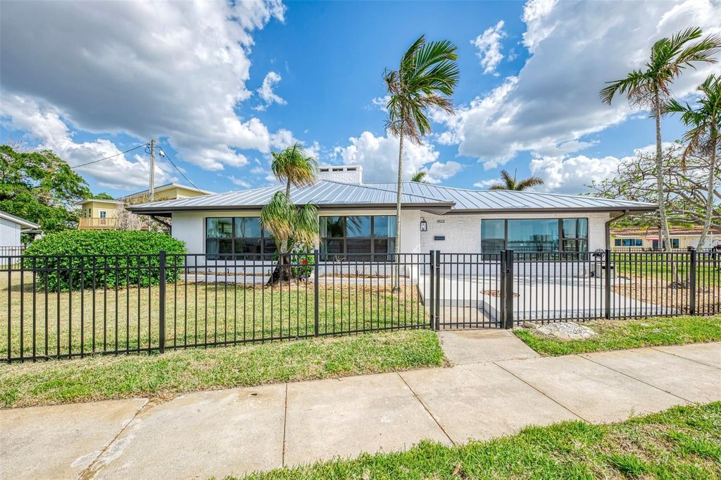 1822 RIVERSIDE DRIVE E, BRADENTON, FL 34208 — photo 2