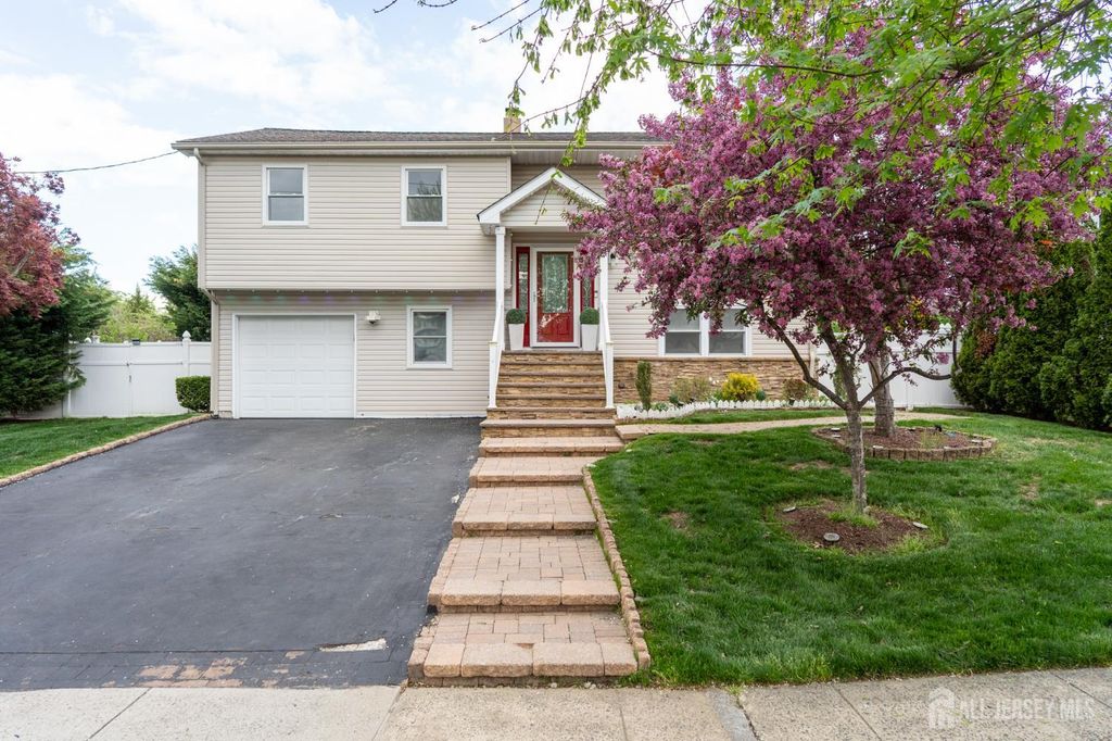 14 Hopatcong Drive, Lawrence, NJ 08648