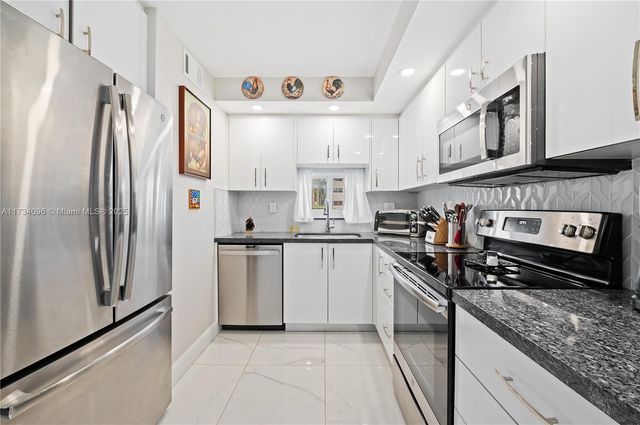 711 S Hollybrook Dr 109, Pembroke Pines, FL 33025